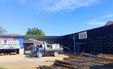 gudang besi dan kayu toko bangunan mogajoyo